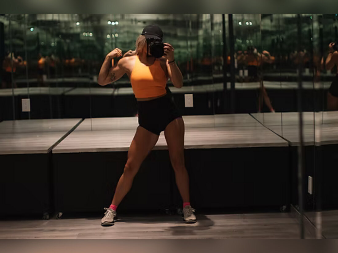 Posing room